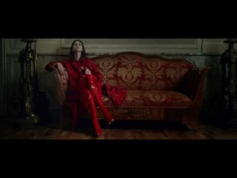 Valentino's 'Orizzonti | Rosso' tentoonstelling viert iconisch rood